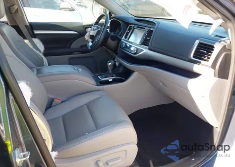 2019 Toyota Highlander Xle z USA, uszkodzony, nr VIN 5TDKZRFH6KS341872